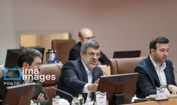 رئیس جمهور در نشست با    استاندار یزد با اشاره به ۷۰۰ هکتار بافت تاریخی منسجم و پیوسته در یزد :  یزد، از دیرباز بر مبنای مدیریت محله محور اداره شده است