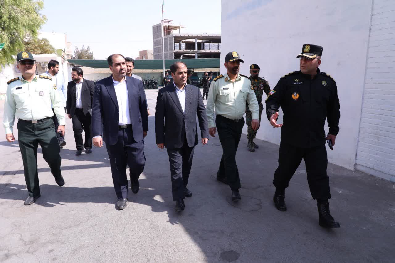 بازدید معاون سیاسی، امنیتی و اجتماعی استاندار یزد از فرماندهی یگان ویژه استان
