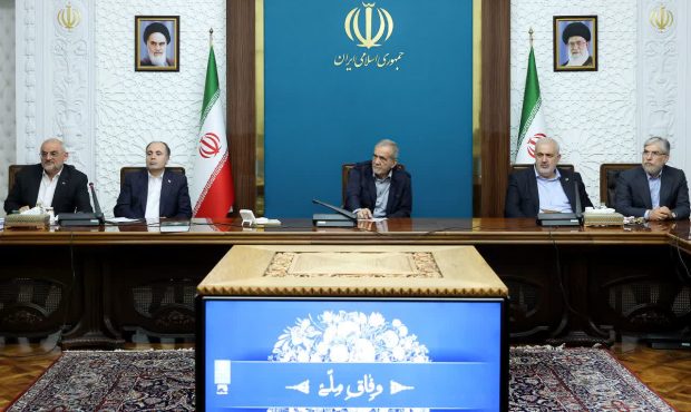 راهکارهای برون‌رفت از بحران آب، در نشست ویژه استاندار با رئیس‌جمهور