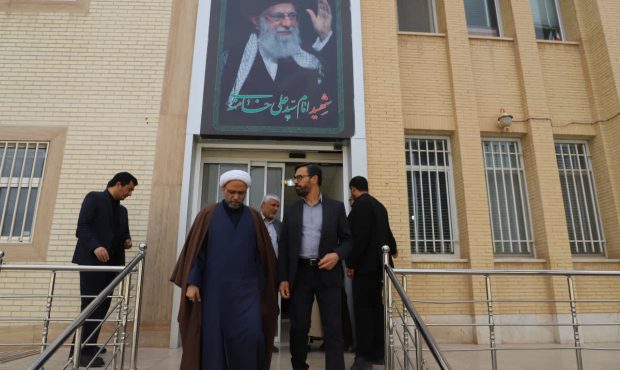 بازدید رئیس کل دادگستری استان یزد از حوزه قضایی تفت/خدمت‌رسانی دستگاه قضایی نباید تحت‌تأثیر شرایط جنگی قرار گیرد