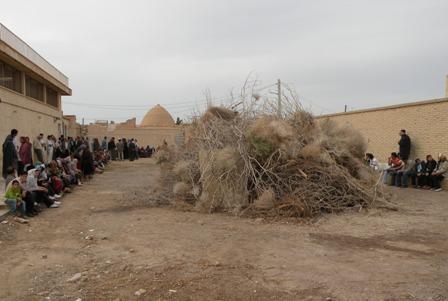 «هیرُمبا» یا  «آتش افزون باد»  آیین سنتی زرتشتیان در اردکان برگزار شد