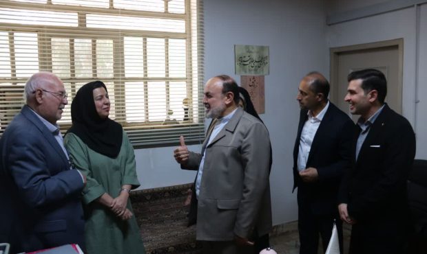 بازدید مسئولین کشوری و استانی از واحد صنعتی تولید نان پدافندی در یزد